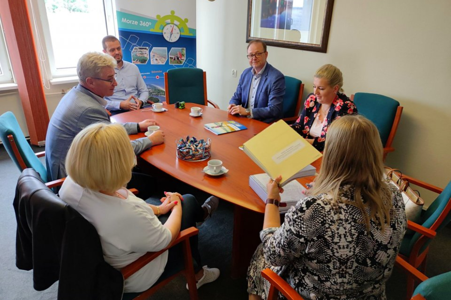 Zdjęcie: Podpisanie umowy