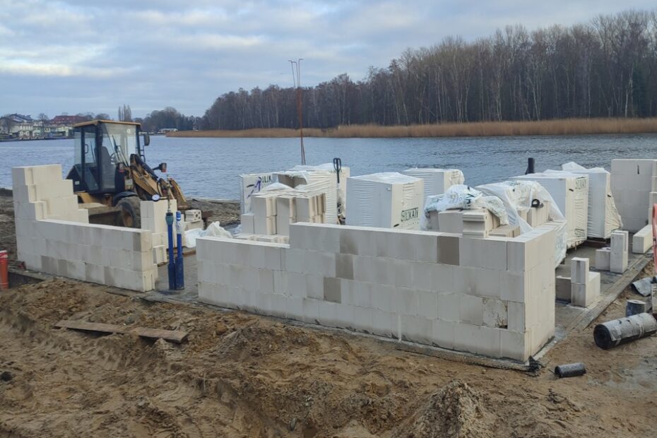 Zdjęcie: Murowanie budynku